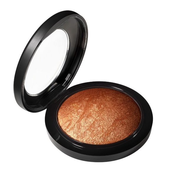 Gold Deposit Mac Mineralize SkinFinish Golden Bronze Highlighter Brand New - Picture 2 of 13